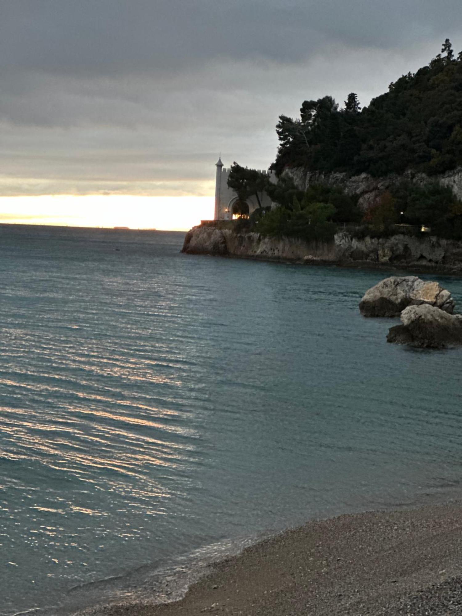 Apartamento Le Rive Del Revoltella Trieste Exterior foto